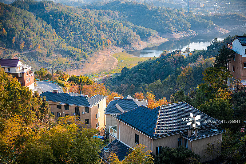 浙江金华北山爱的小镇大岭村民宿村乡村旅游高山村城市全景图片素材