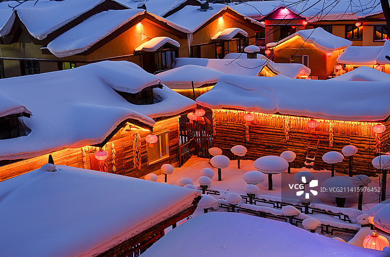牡丹江雪乡童话世界夜景图片素材