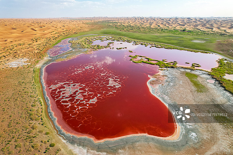 内蒙古阿拉善腾格里沙漠红海子乌兰湖图片素材