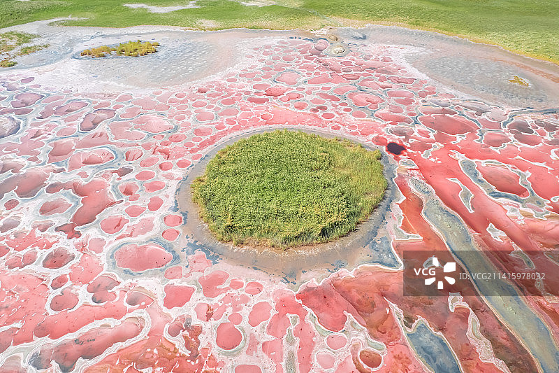 内蒙古阿拉善腾格里沙漠红海子乌兰湖图片素材