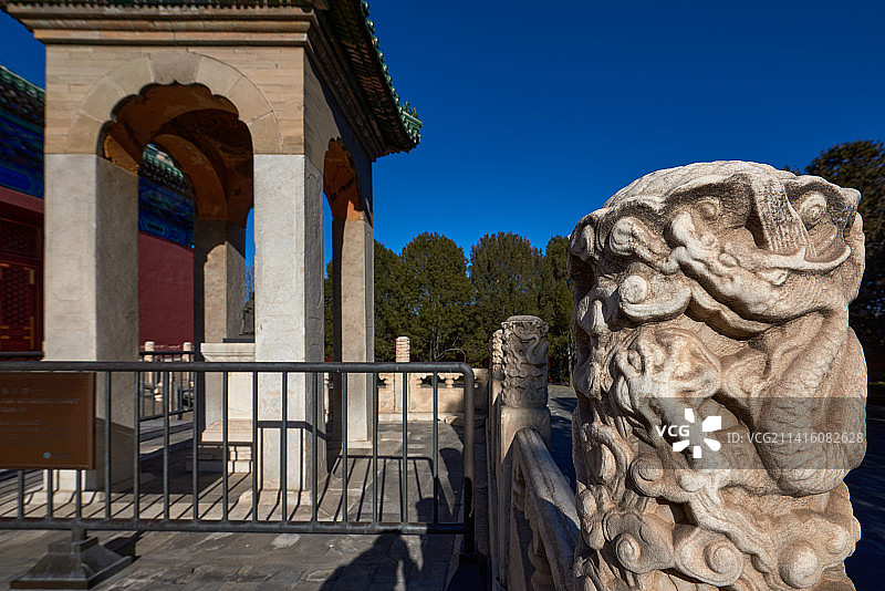 天坛之斋宫铜人与石栏图片素材
