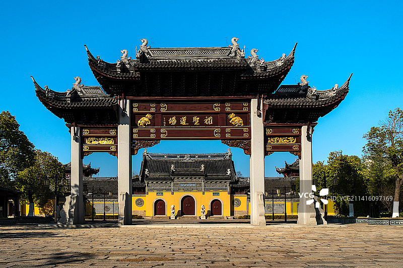 冬日泰州凤城河景区南山寺凤光图片素材