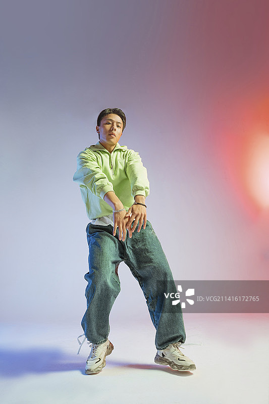 街舞青年图片素材