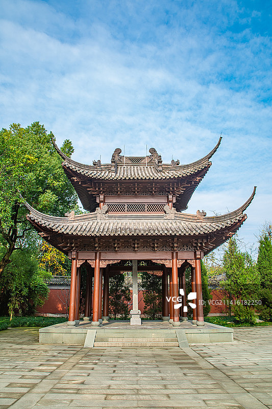 江南园林建筑 杭州西湖畔钱王祠 传统寺庙建筑 碑亭图片素材