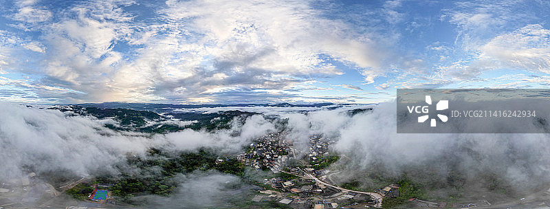 云南普洱景迈山茶山景迈大寨的云海日出图片素材