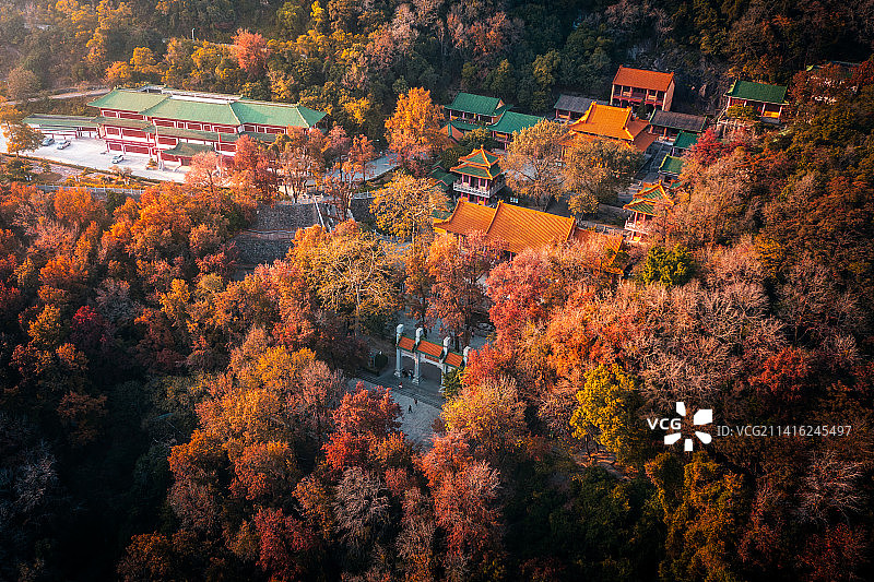 江门新会圭峰山玉台寺枫林夕照图片素材