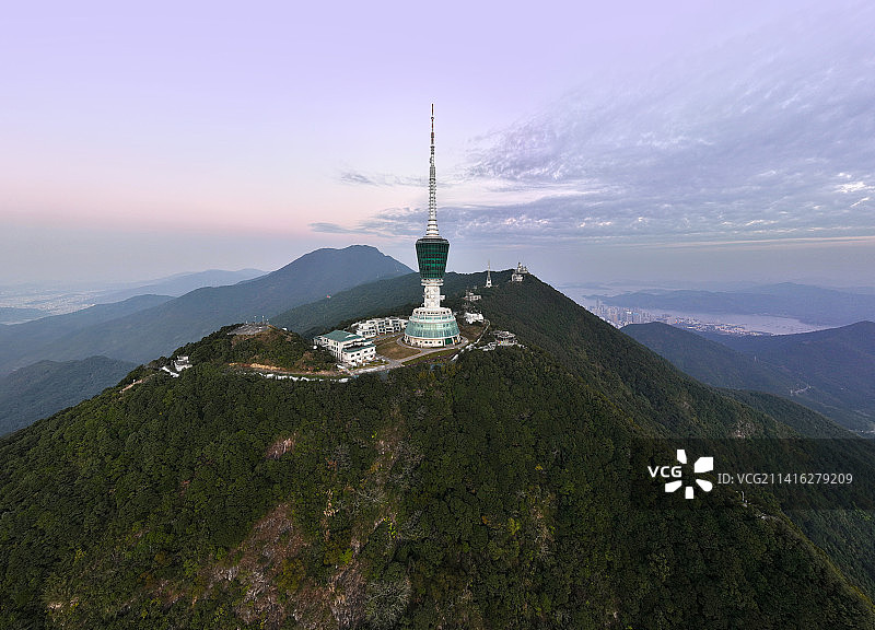 广东省深圳市罗湖区梧桐山电视塔航拍图片素材