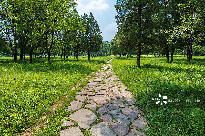 中国河北承德避暑山庄万树园小路图片素材