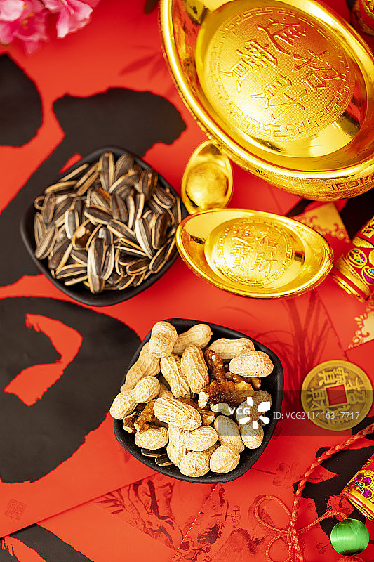 新年坚果元宝喜庆春节图片素材