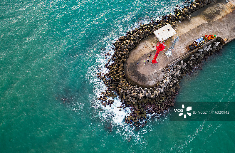 三亚后海渔村冲浪圣地的浪花风景图片素材