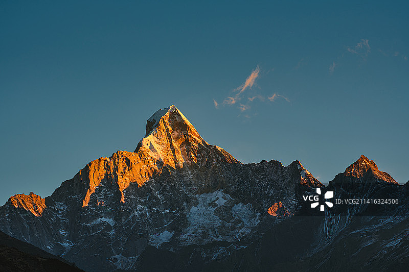 四姑娘山日照金山图片素材