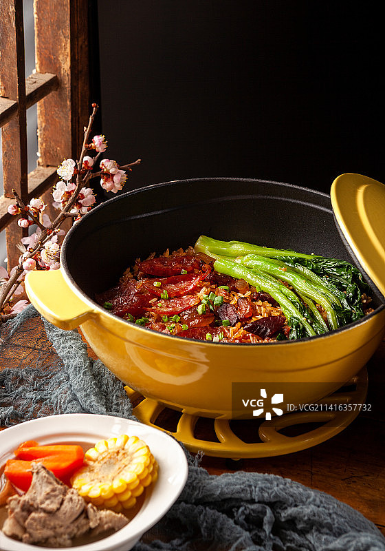 腊肠煲仔饭玉米排骨汤图片素材