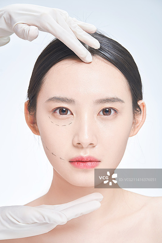 年轻漂亮的亚洲女孩图片素材