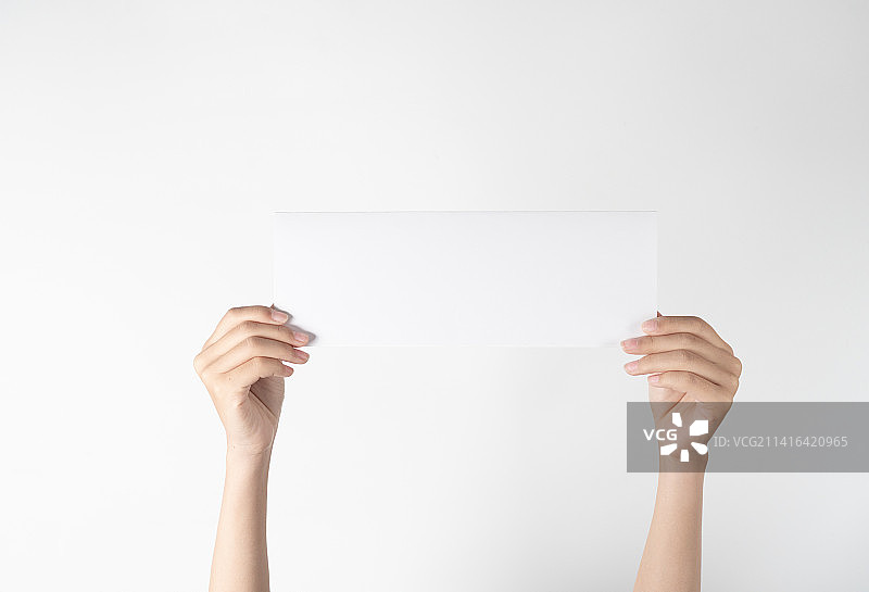 手举纸牌图片素材