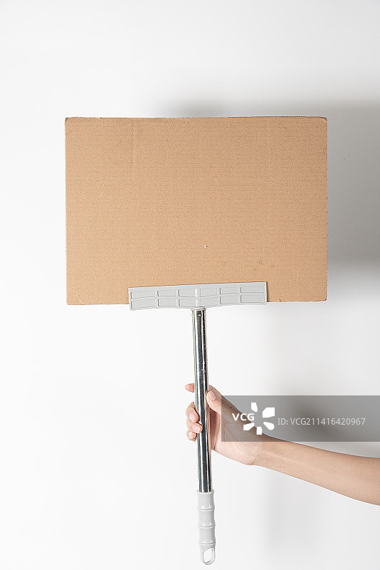 手举纸牌图片素材