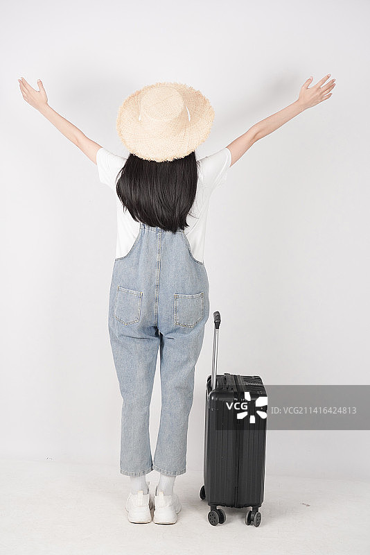 旅行女孩和行李箱图片素材