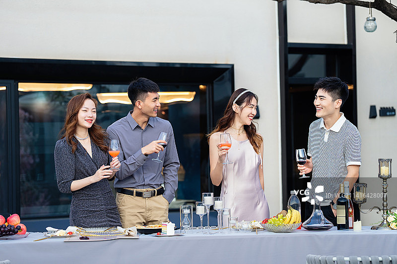 青年朋友聚会图片素材