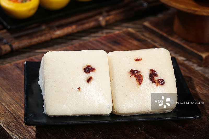 深底上的白糖发糕图片素材