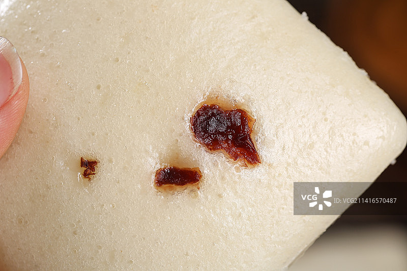 深底上的白糖发糕图片素材