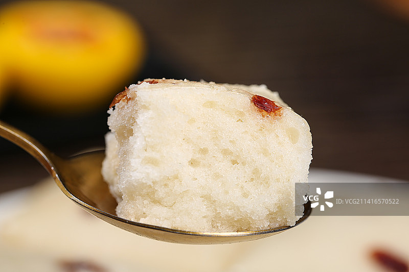 深底上的白糖发糕图片素材