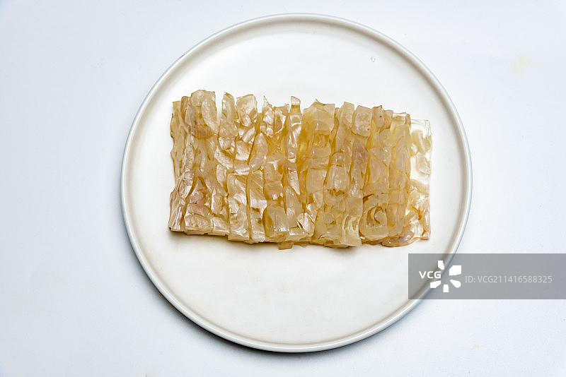 白色盘子里的肉皮冻图片素材