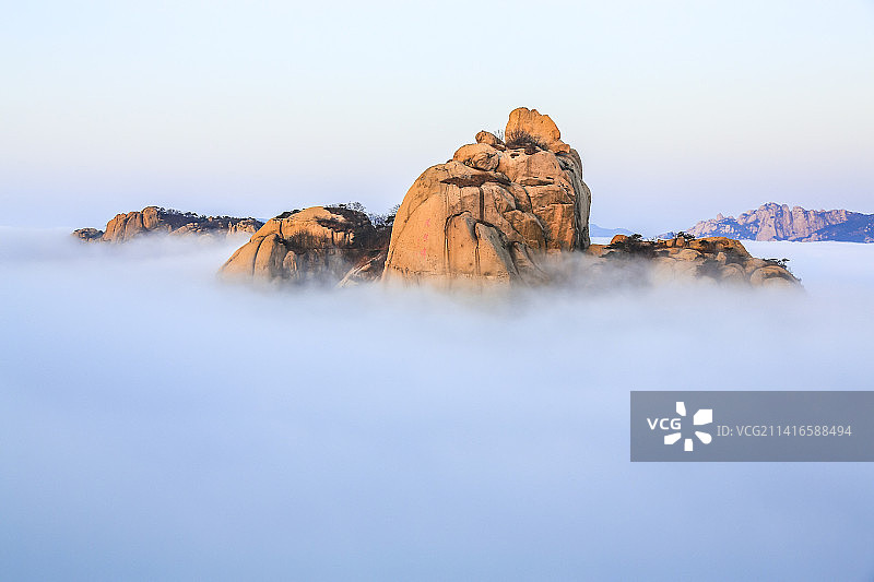 五莲山云海日出树林大雾图片素材