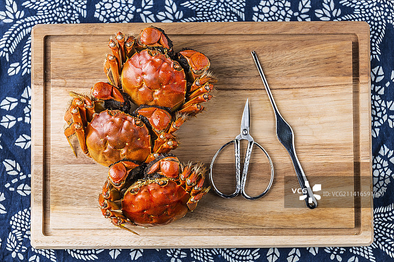 清蒸好的大闸蟹图片素材