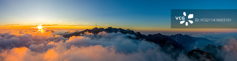 航拍安徽黄山光明顶日出云海全景图片素材