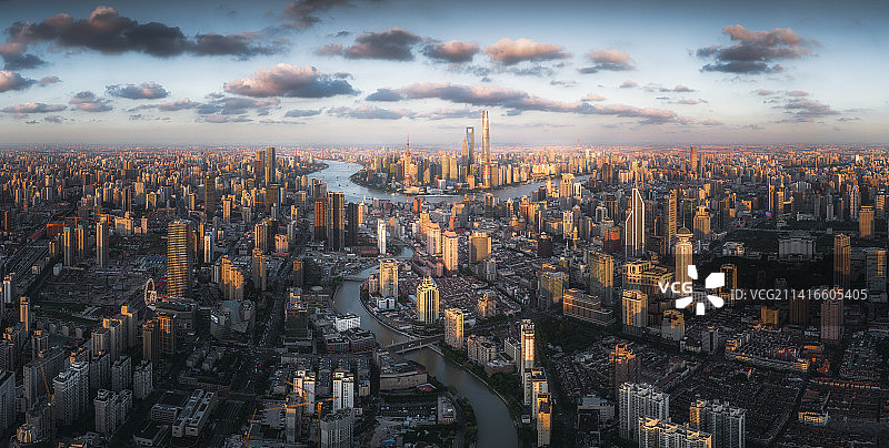上海傍晚城市天际线全景图片素材