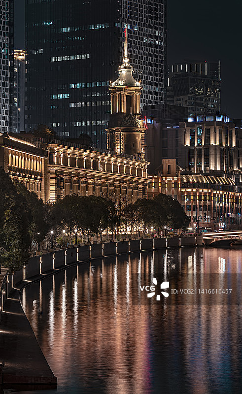 外滩上海邮政博物馆夜景图片素材