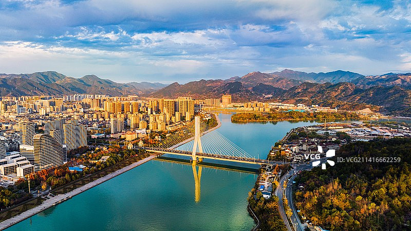 金秋南明湖图片素材
