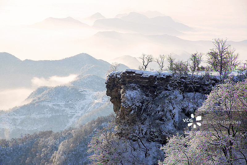 太行山雪后，大山银装素裹，云海、雾凇、风景如画图片素材