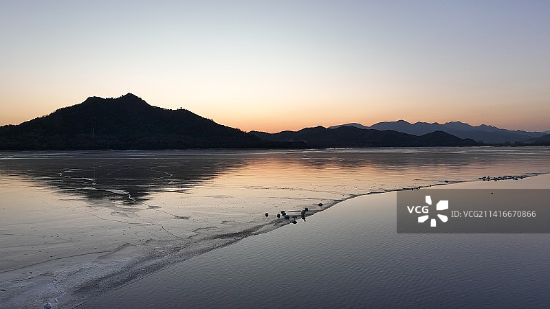 北京怀柔水库大天鹅航拍图片素材