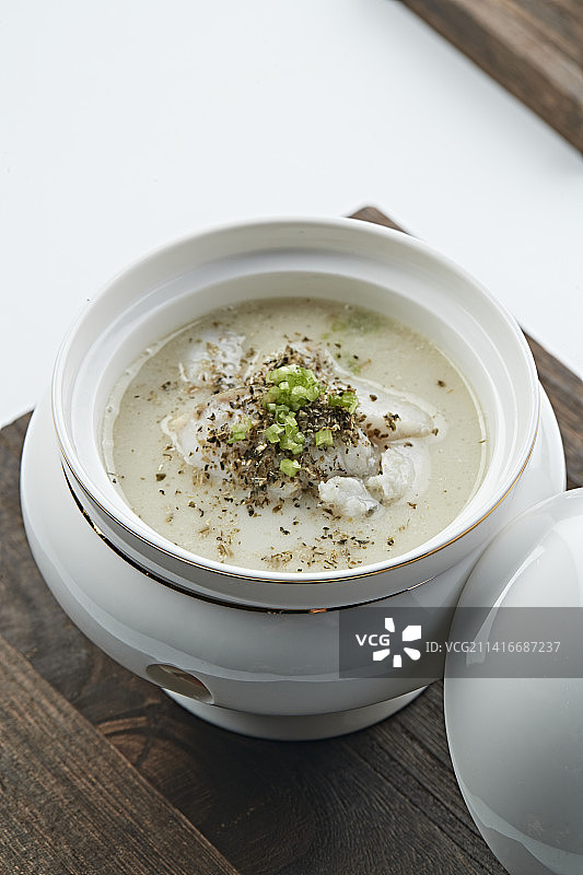 藜麦奶汤鲥鱼片图片素材