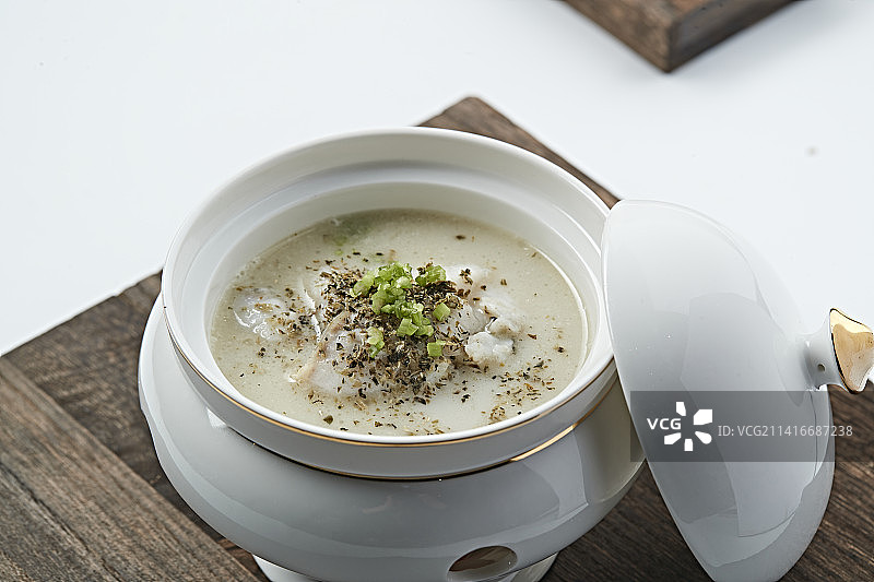 藜麦奶汤鲥鱼片图片素材