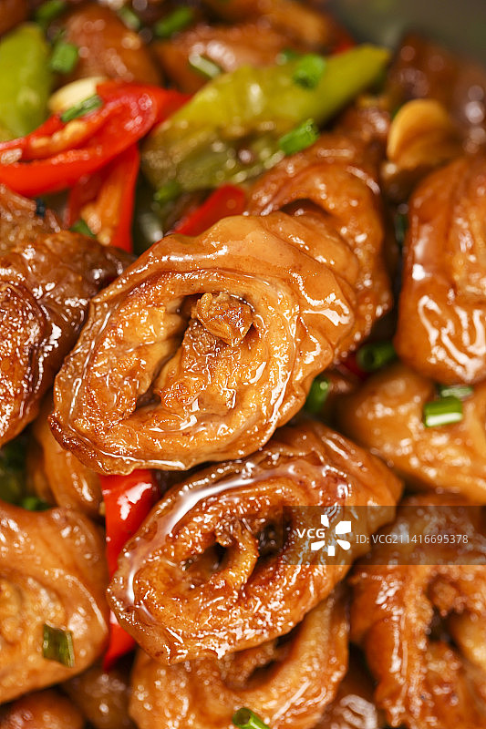 深底上的炒肥肠图片素材