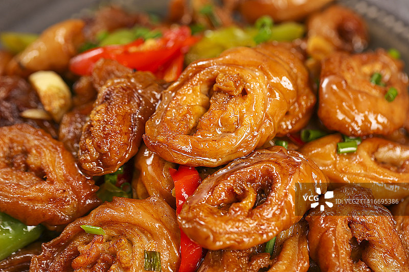 深底上的炒肥肠图片素材