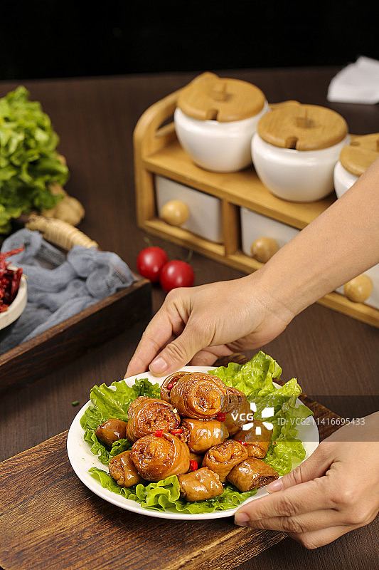 深底上的九转大肠图片素材