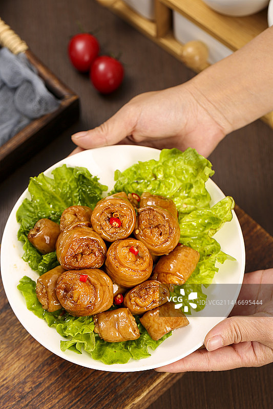 深底上的九转大肠图片素材