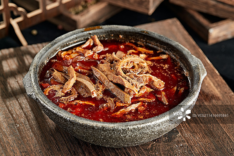 砂锅红汤羊杂图片素材