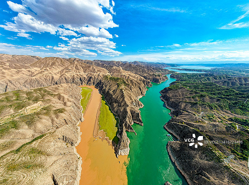 甘肃临夏永靖刘家峡水库黄河洮河交汇处泾渭分明图片素材