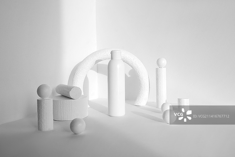 白色化妆品瓶子抽象背景，俄罗斯图片素材