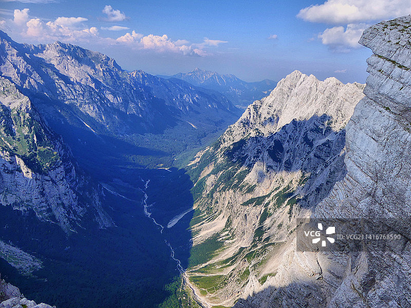 海拔2864米的特里格拉夫峰，弗拉塔山谷景观，斯洛文尼亚图片素材