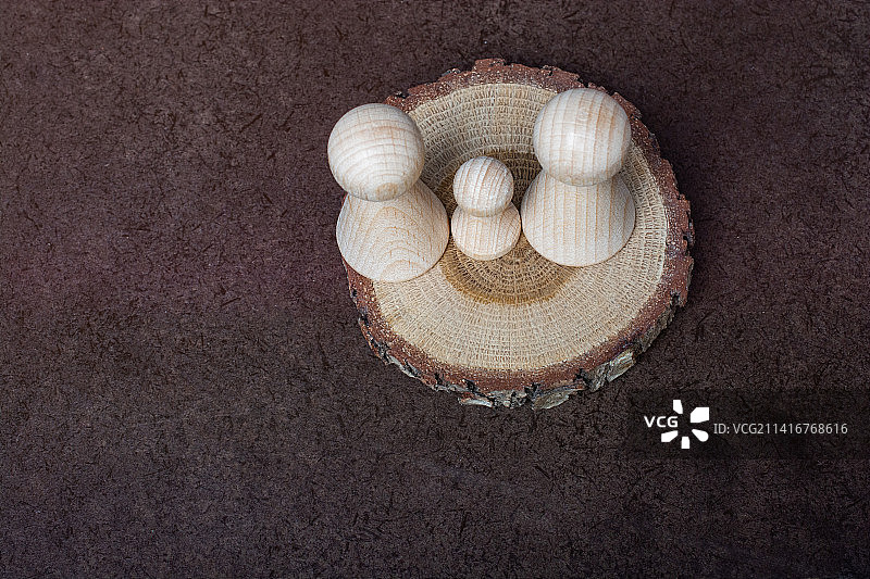 土耳其家庭概念的木制人偶图片素材