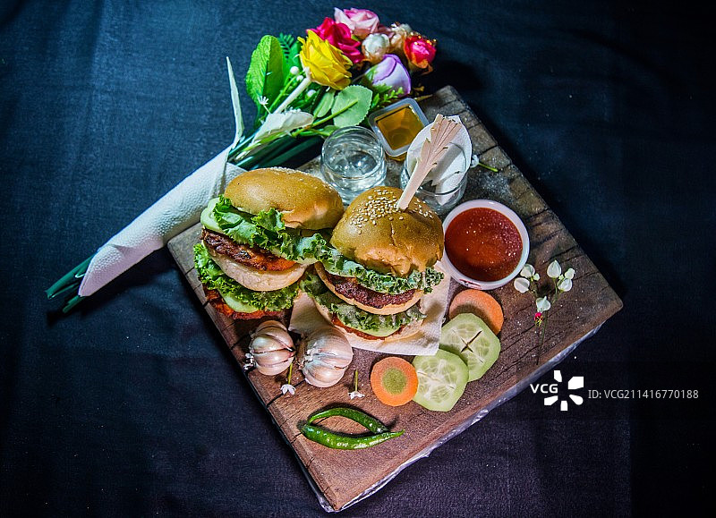 孟加拉国达卡桌上食物的高角度视图图片素材