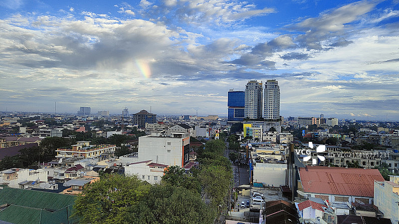 印度尼西亚棉兰市城市建筑高角度景观图片素材
