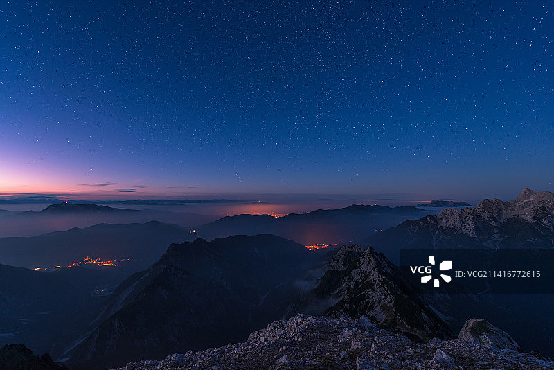 夜幕下的美国山景图片素材