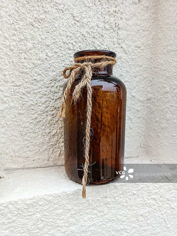 旧瓶装饰，位于印度尼西亚西加里曼丹坤甸图片素材