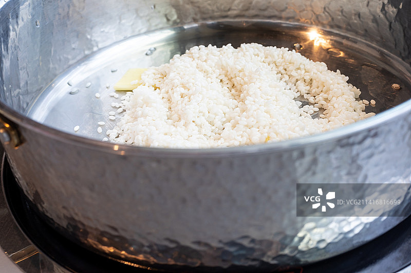 广东中山特色美食脆肉鲩火锅粥底火锅图片素材