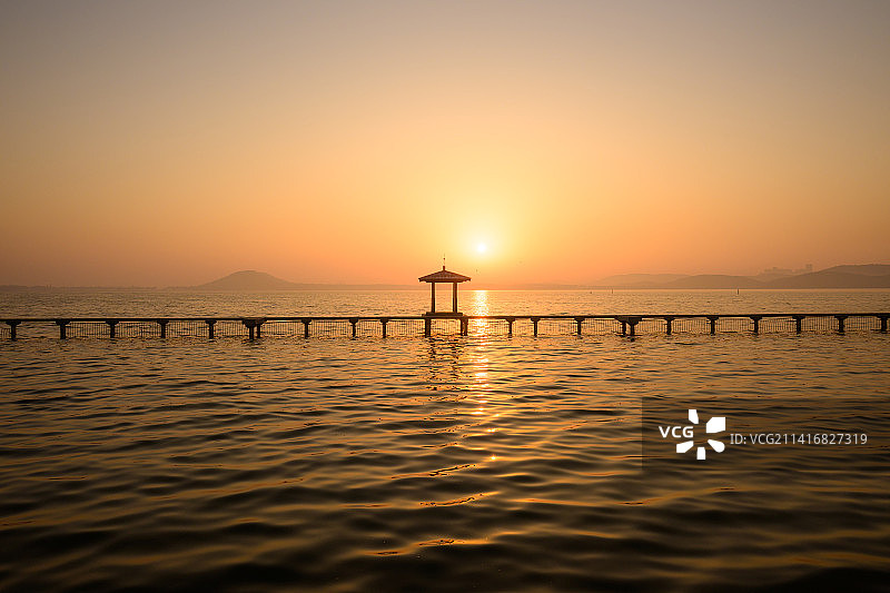 武汉听涛日出图片素材